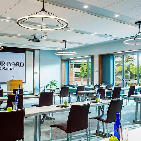 Courtyard Burlington Harbor Hotel Ngoại thất bức ảnh