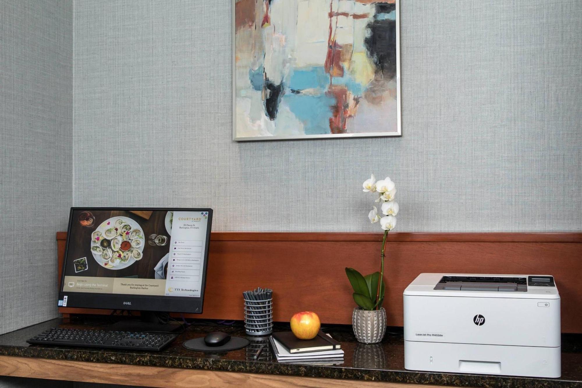 Courtyard Burlington Harbor Hotel Ngoại thất bức ảnh