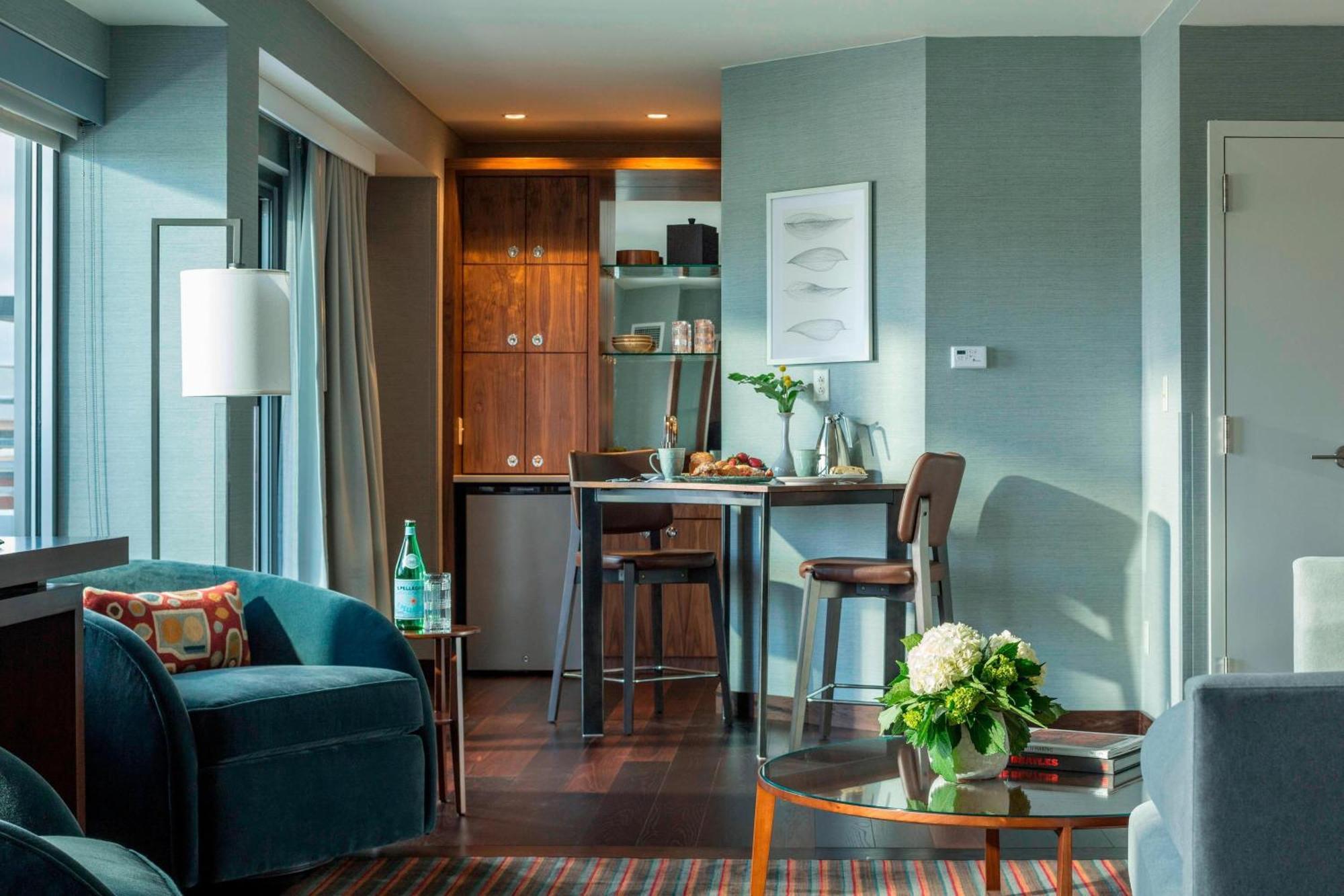Courtyard Burlington Harbor Hotel Ngoại thất bức ảnh