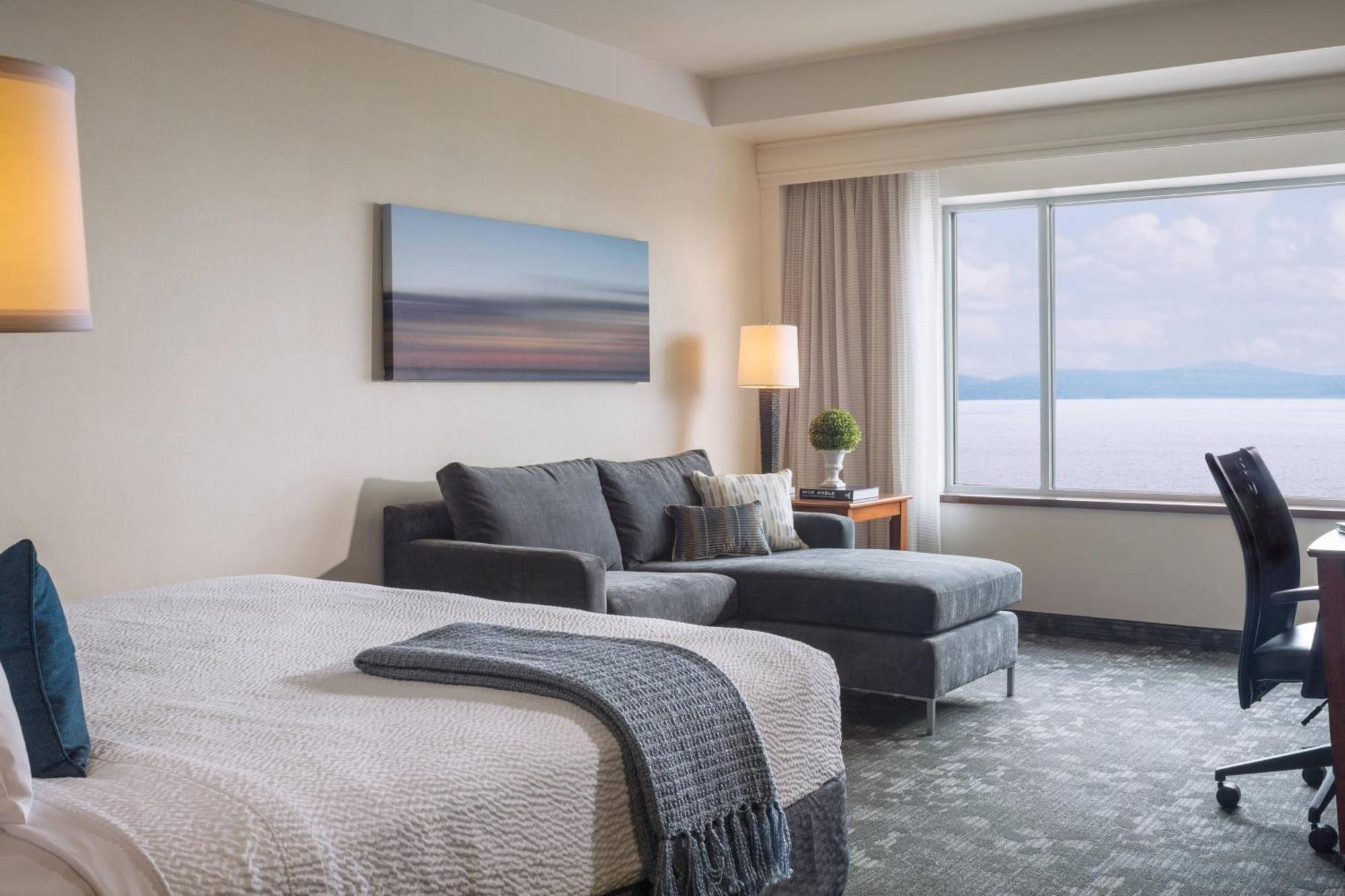 Courtyard Burlington Harbor Hotel Ngoại thất bức ảnh