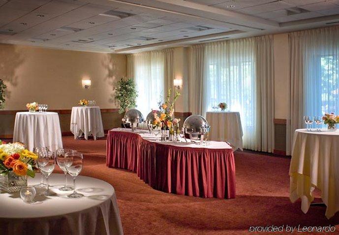 Courtyard Burlington Harbor Hotel Tiện nghi bức ảnh
