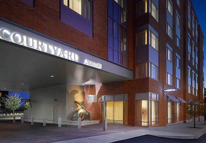 Courtyard Burlington Harbor Hotel Ngoại thất bức ảnh