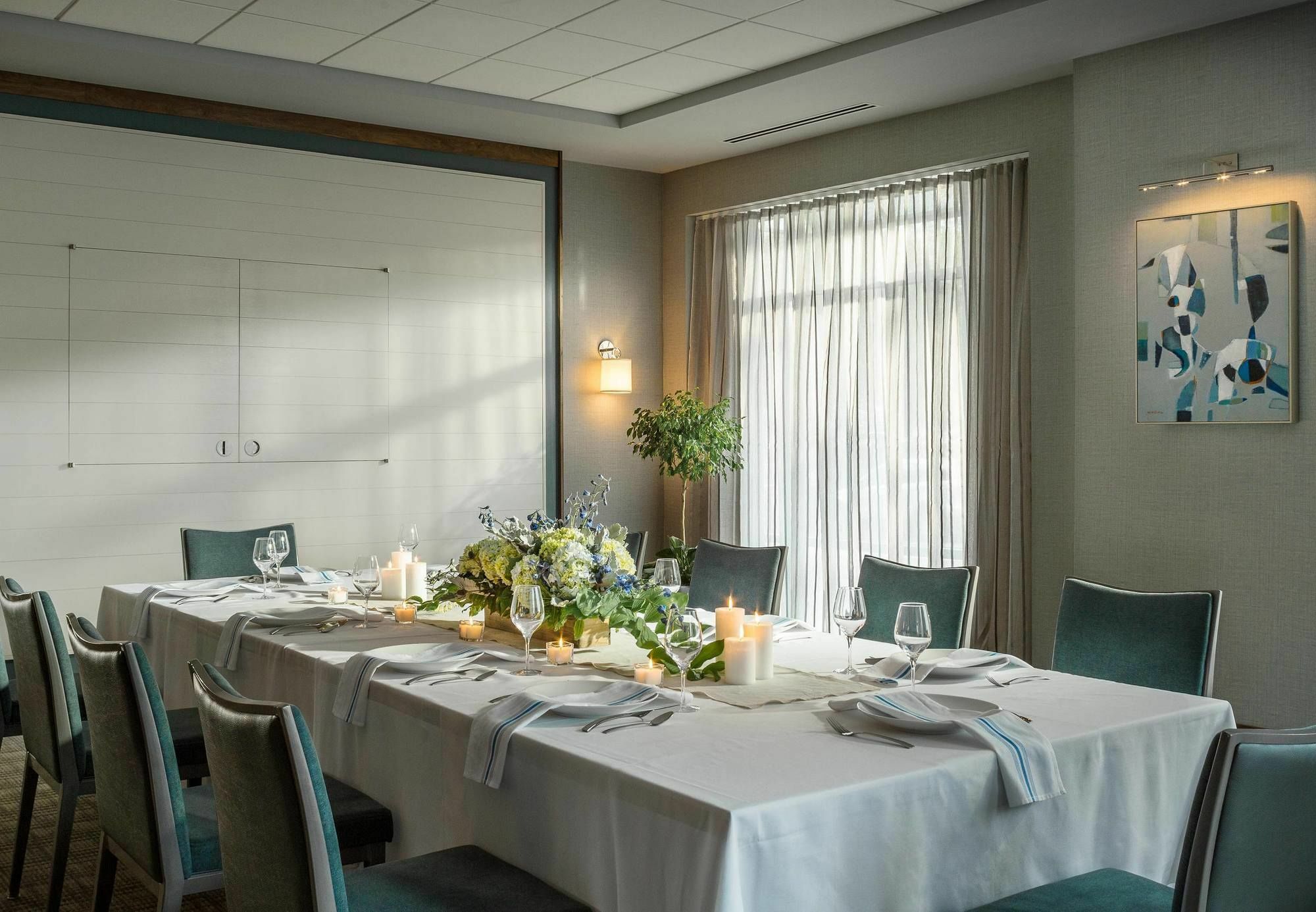 Courtyard Burlington Harbor Hotel Ngoại thất bức ảnh