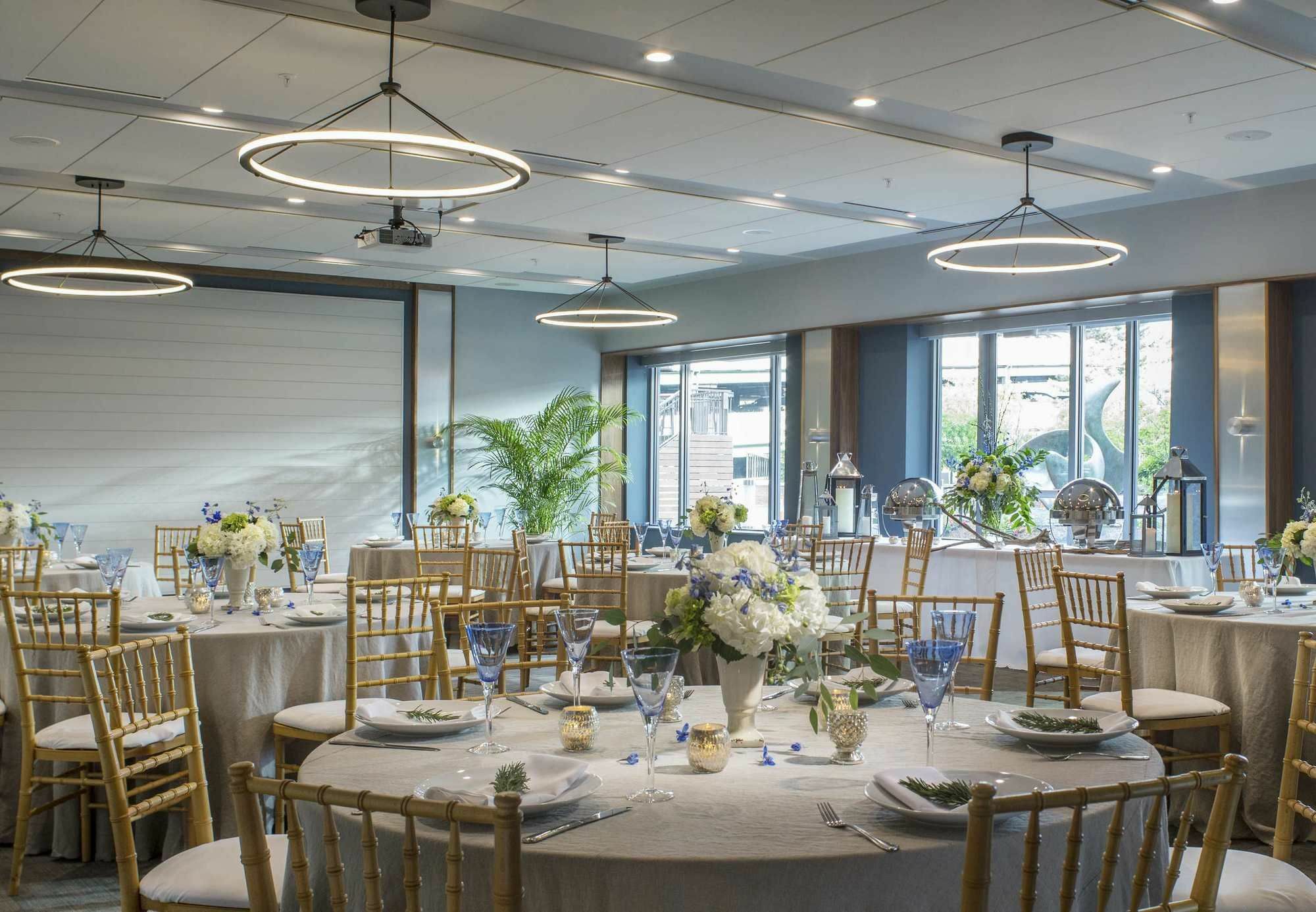 Courtyard Burlington Harbor Hotel Ngoại thất bức ảnh