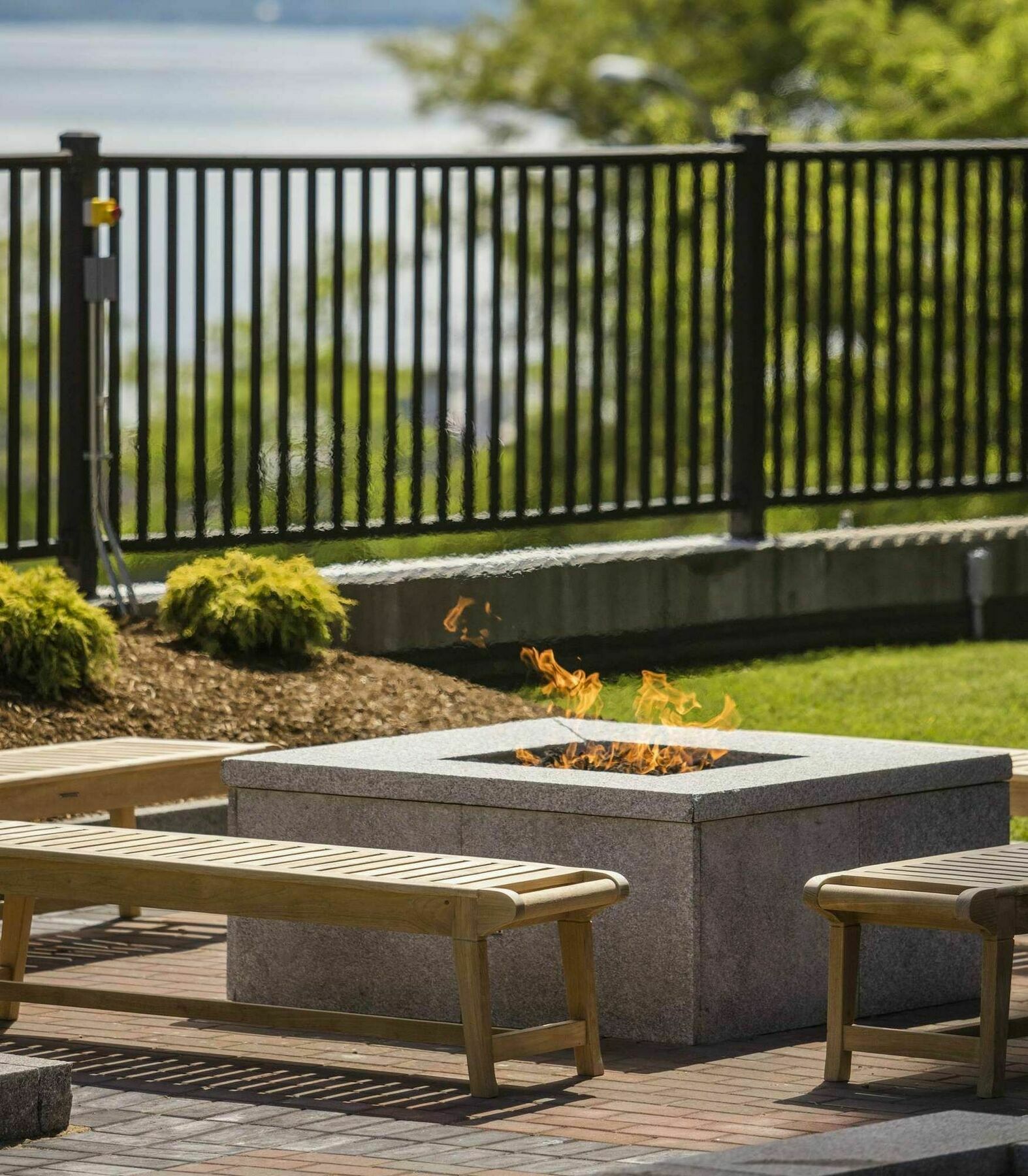 Courtyard Burlington Harbor Hotel Ngoại thất bức ảnh