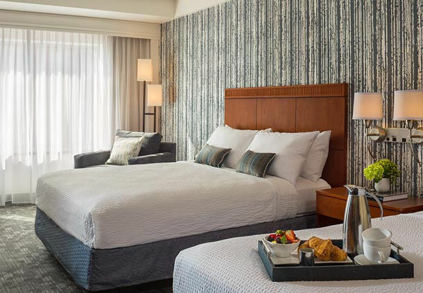 Courtyard Burlington Harbor Hotel Ngoại thất bức ảnh